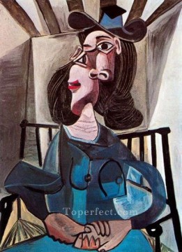 Pablo Picasso Painting - Mujer con sombrero sentada en un sillón Dora Maar 1941 Pablo Picasso